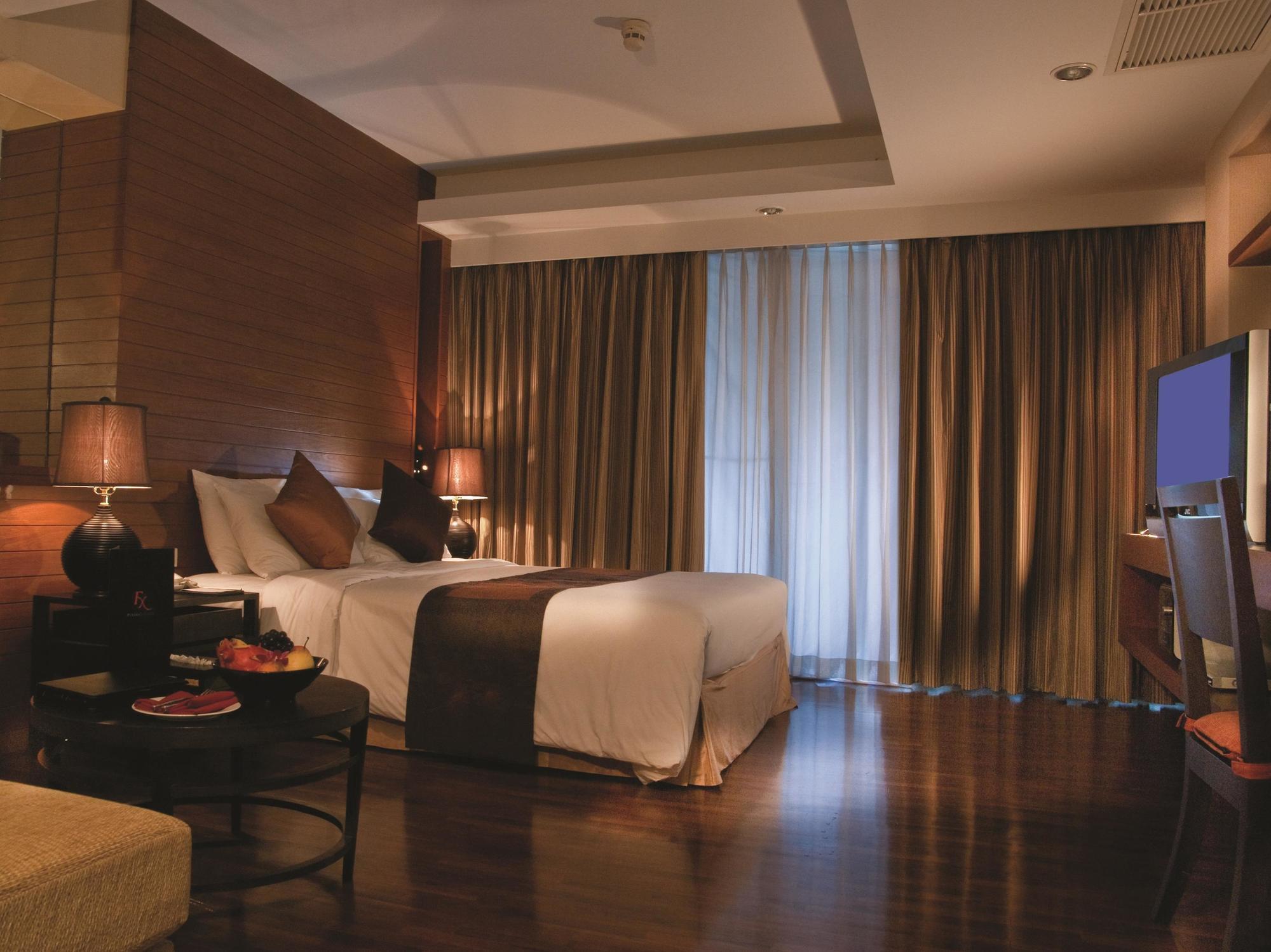 Отель Furamaxclusive Sathorn, Бангкок Экстерьер фото