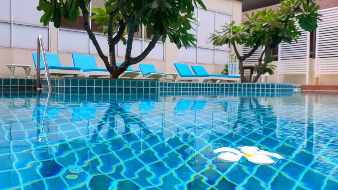 Отель Furamaxclusive Sathorn, Бангкок Экстерьер фото